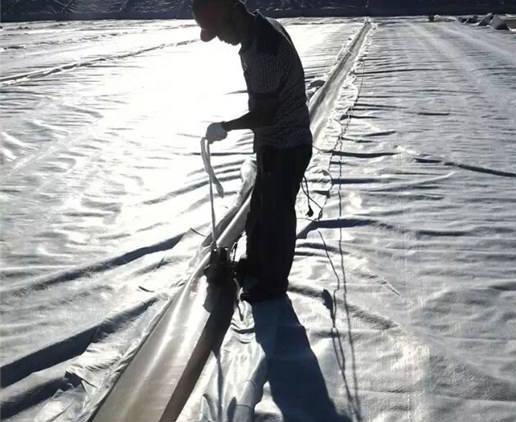 防滲膜的施工特點相應的監督檢查重點在哪？